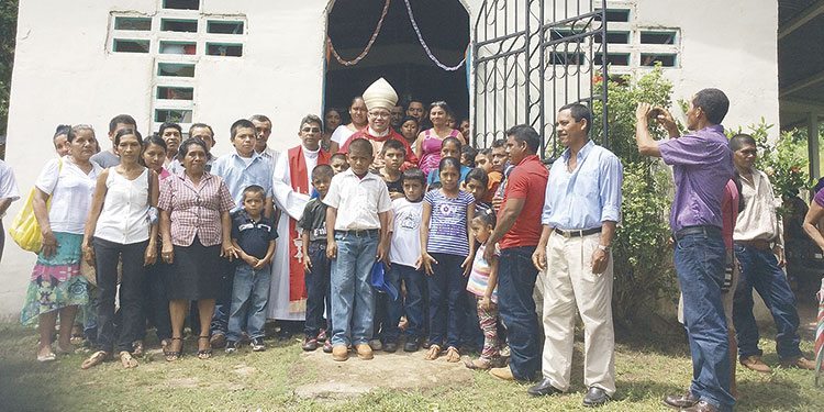 Santiago agradece labor  pastoral de Mons. Aguilar
