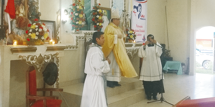 Misa votiva y procesión  en fiestas patronales