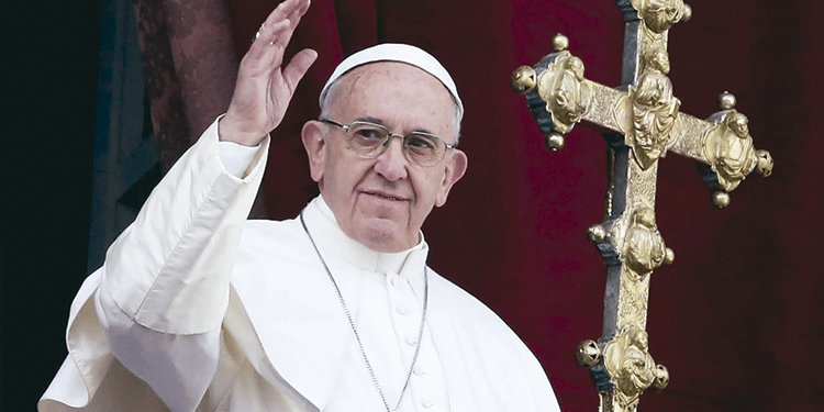 Usurpan imagen del Papa y signos de la fe católica