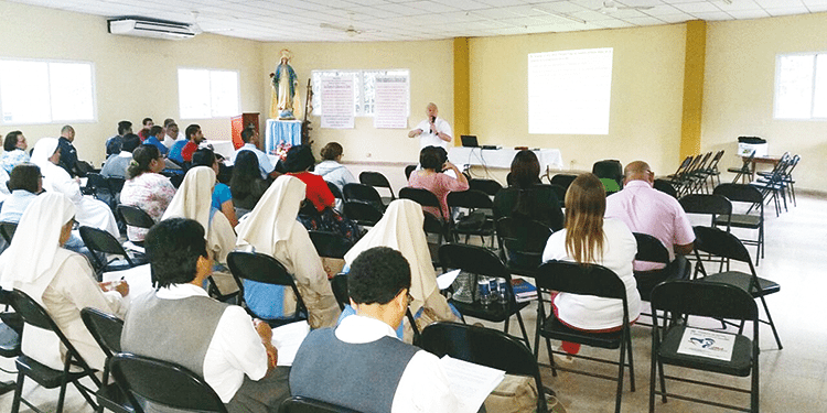 Participan en asamblea diocesana de pastoral