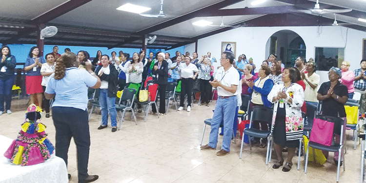 Educadores reunidos en Colón