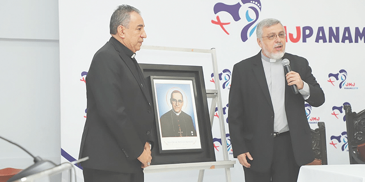 Reliquia del beato Óscar Arnulfo Romero en el país.