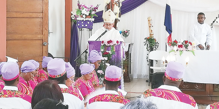 Obispo cumple 14 años de recorrido pastoral