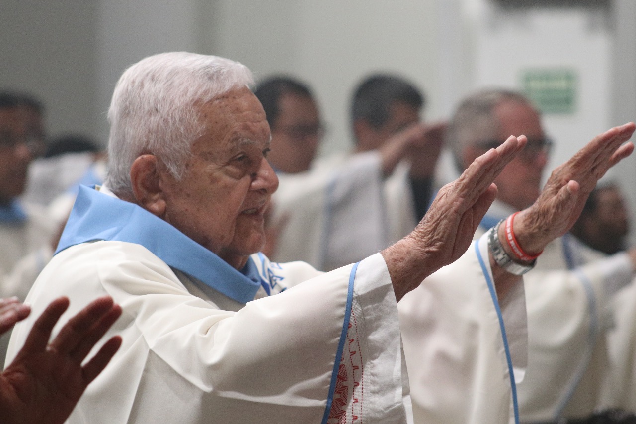 Monseñor Alejandro Vásquez Pinto parte al encuentro del Padre Eterno