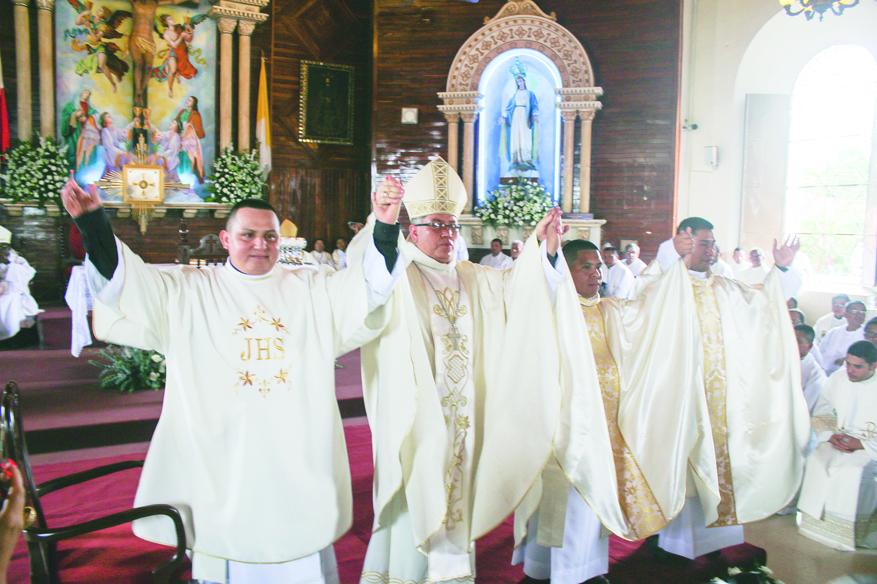 Nuevos sacerdotes y un diácono al servicio de Dios