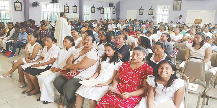Jóvenes son consagrados a Dios en festividad de Corpus Christi 