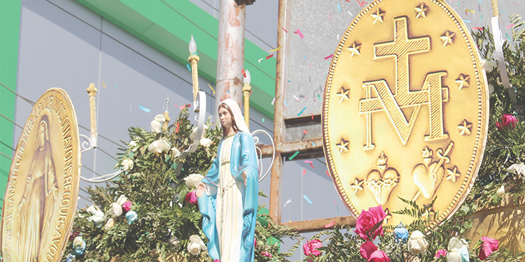 Inicia la festividad en la advocación de María Medalla Milagrosa