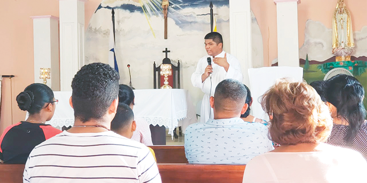 Seminaristas emprenden misión vocacional