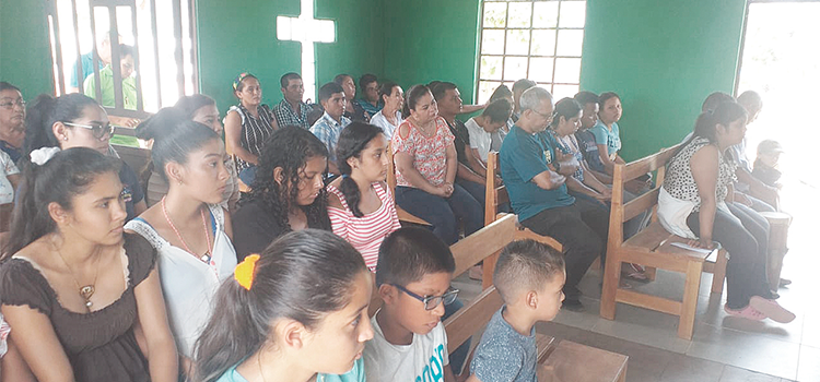Forman líderes juveniles  en las zonas misioneras
