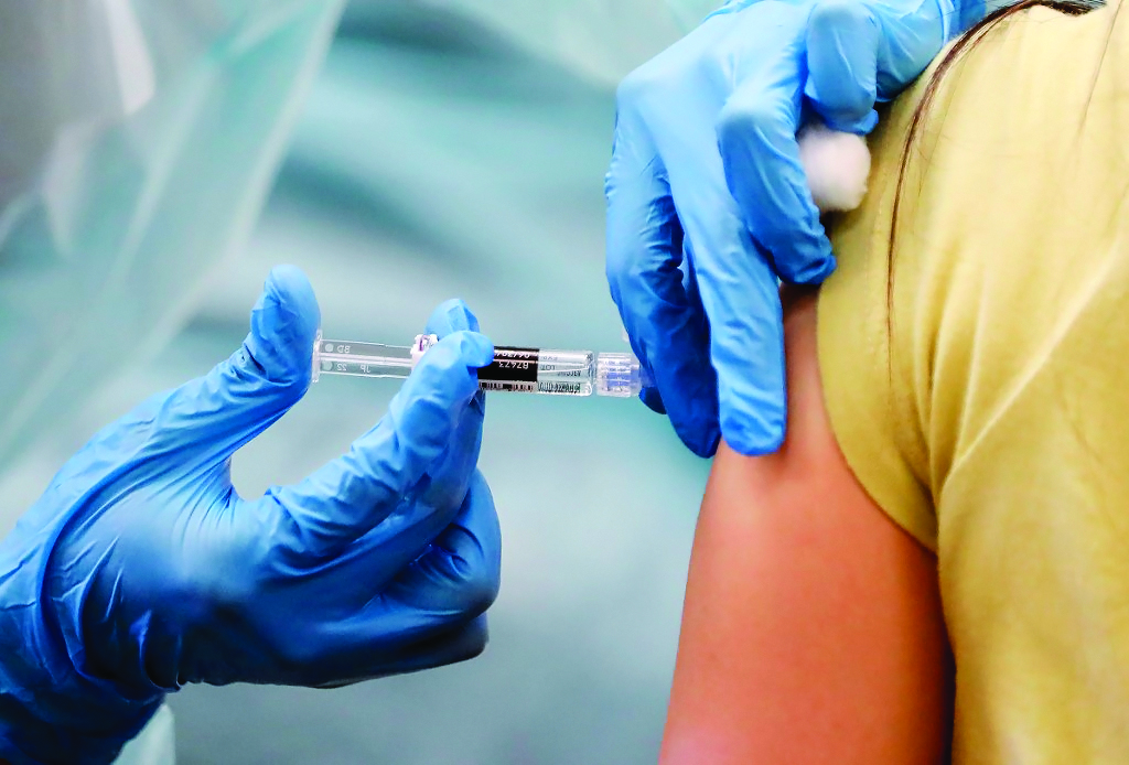 Santa Sede pide garantizar vacunas para todos
