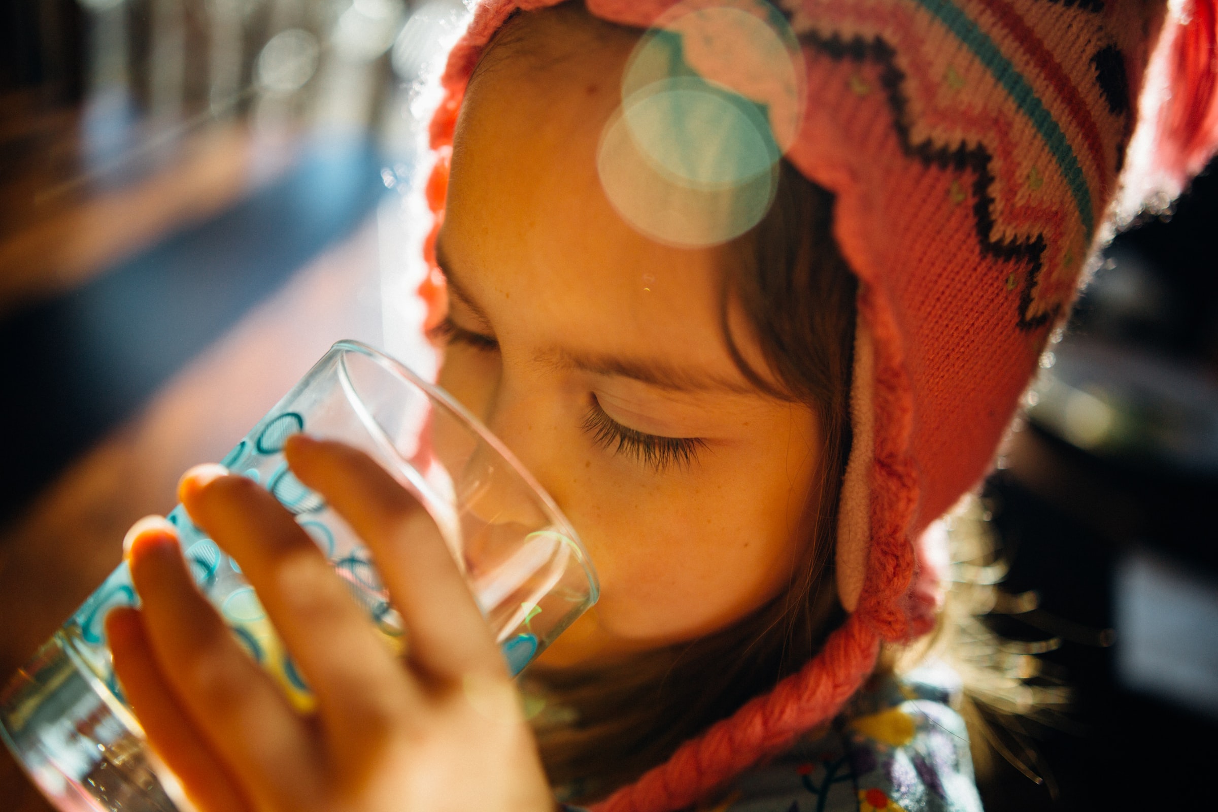 Consumo de agua en niños es vital para su salud