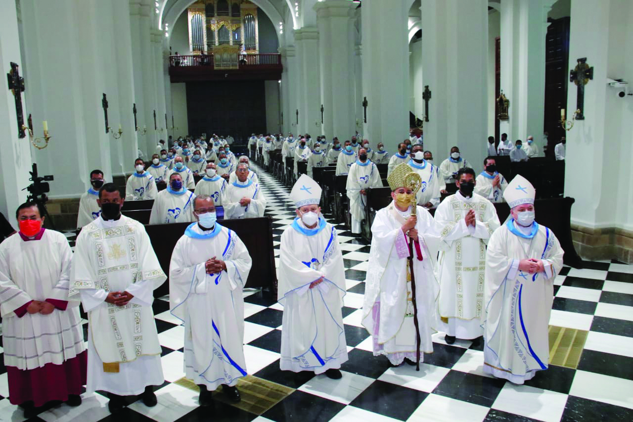 Sacerdotes renuevan sus promesas sacerdotales