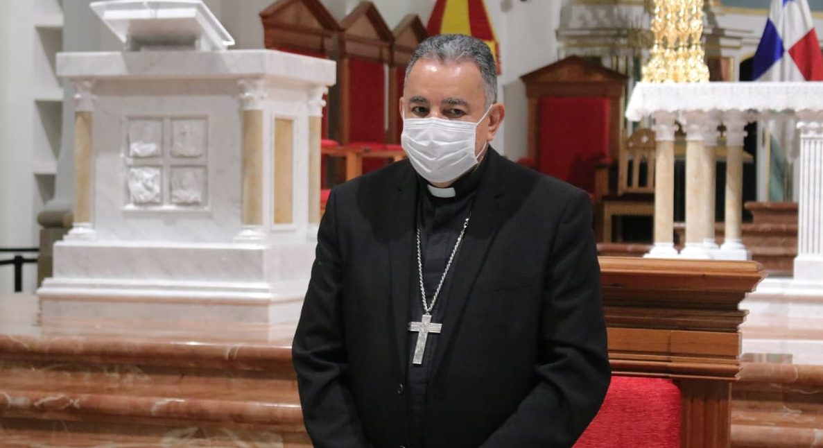 Monseñor Ulloa: "Familia sana, sociedad sana ... familia enferma, sociedad enferma"