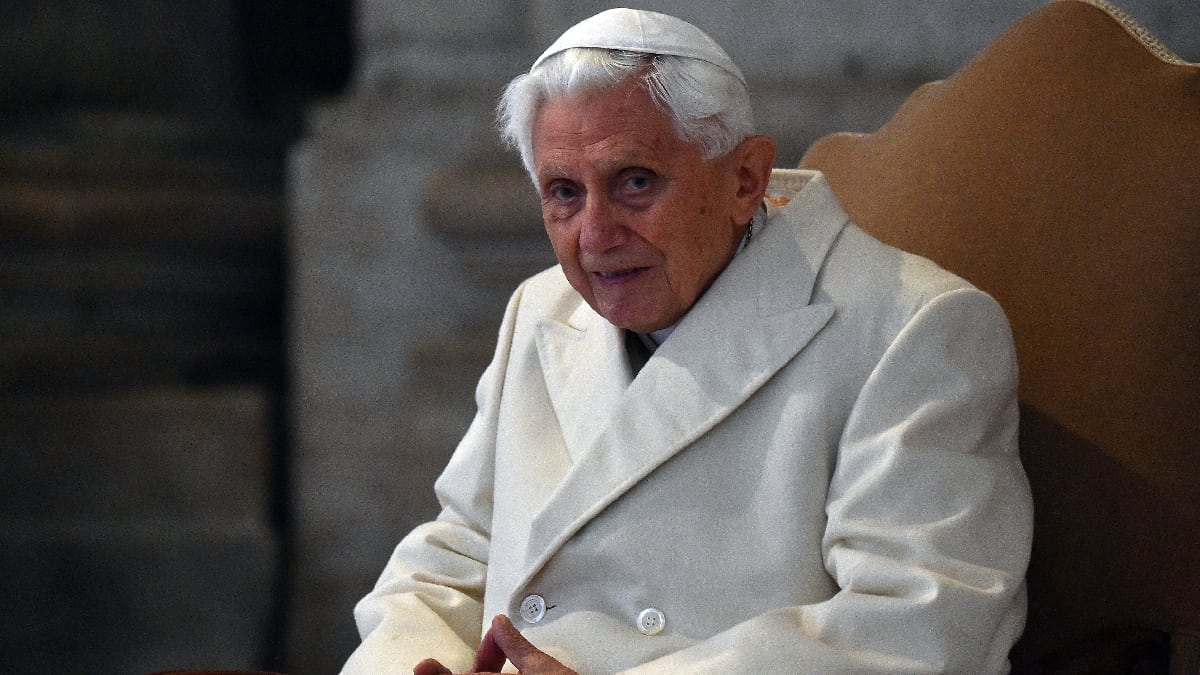 Benedicto XVI defiende su inocencia y pide perdón a las víctimas de abusos