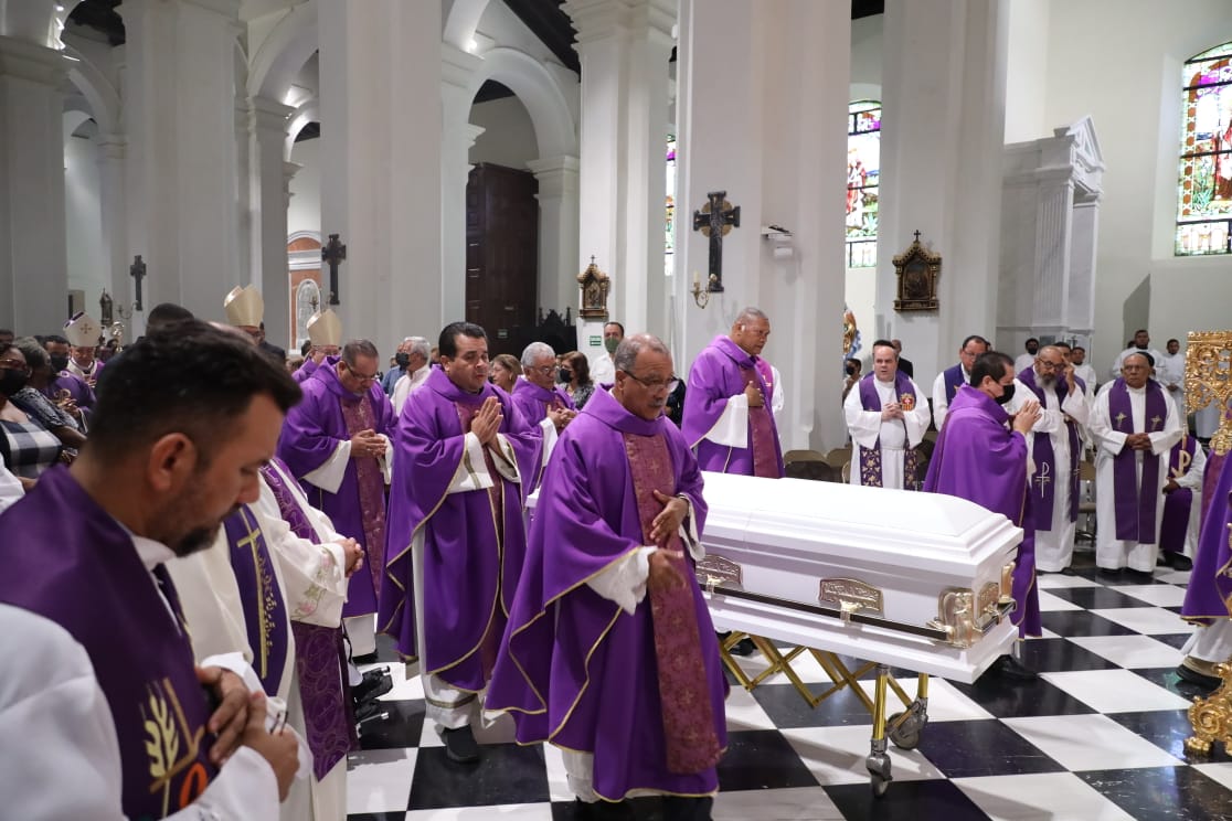 Dan último adiós al padre Miguel Pomare - Panorama Católico