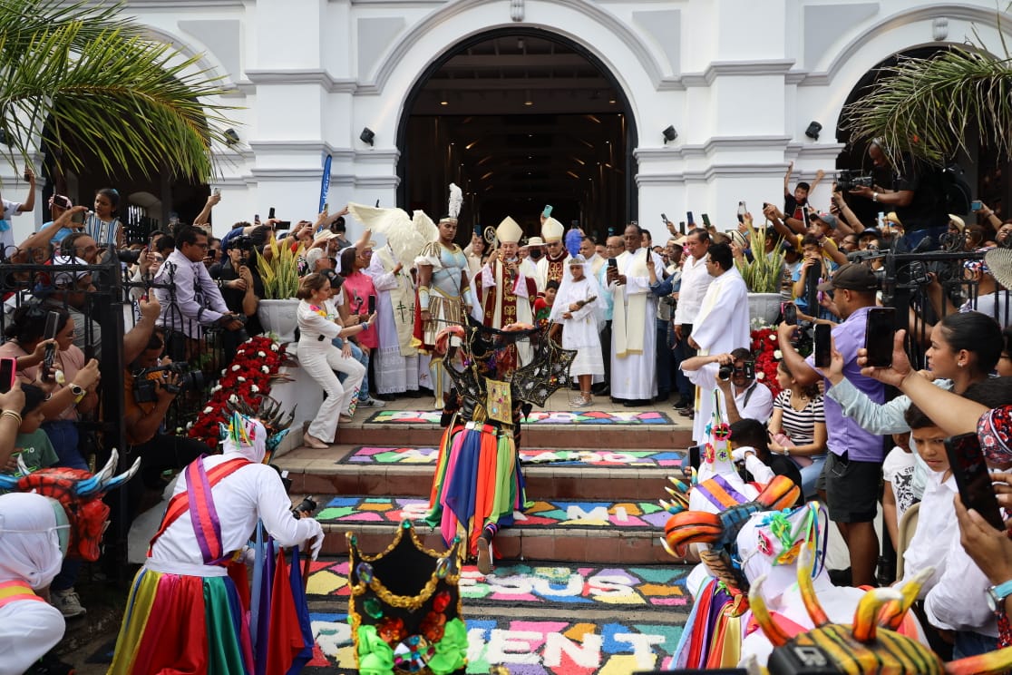 El pueblo de La Villa de Los Santos celebró con fervor el Corpus Christi