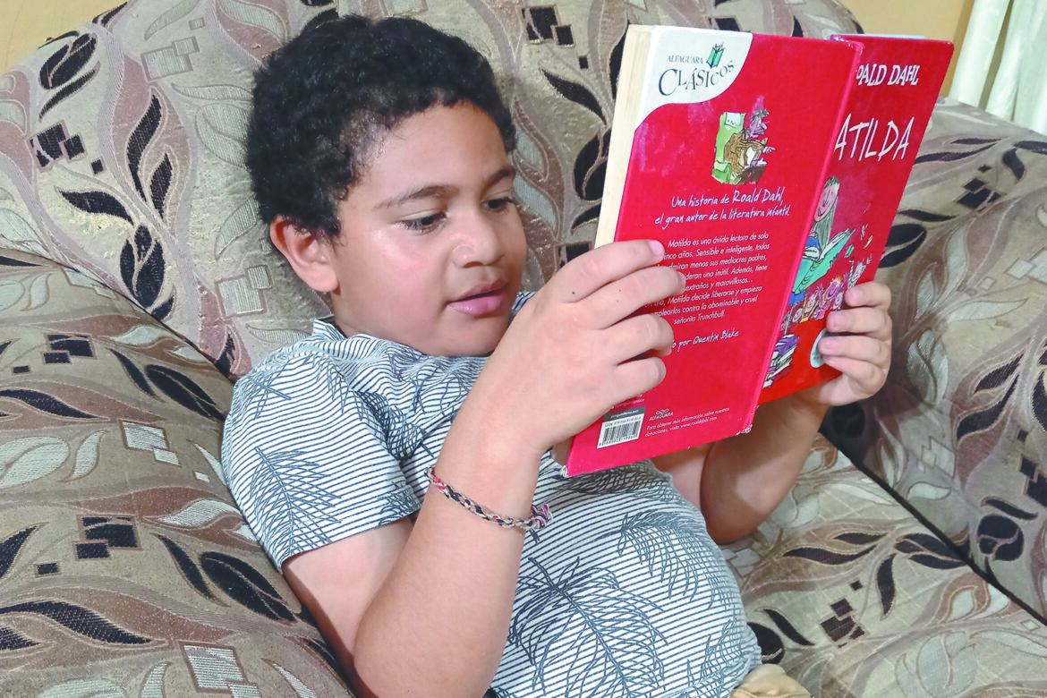 Los niños que leen libros son menos dados a la dependencia tecnológica