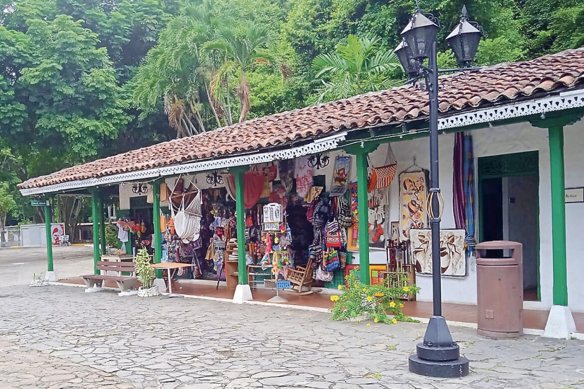 Centro Turístico Mi Pueblito: tres culturas convergen en las faldas del Cerro Ancón