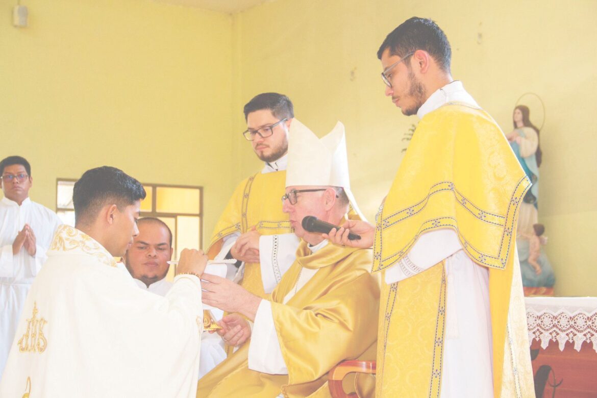 Nuevo sacerdote vicentino invita a jóvenes a no temer al llamado