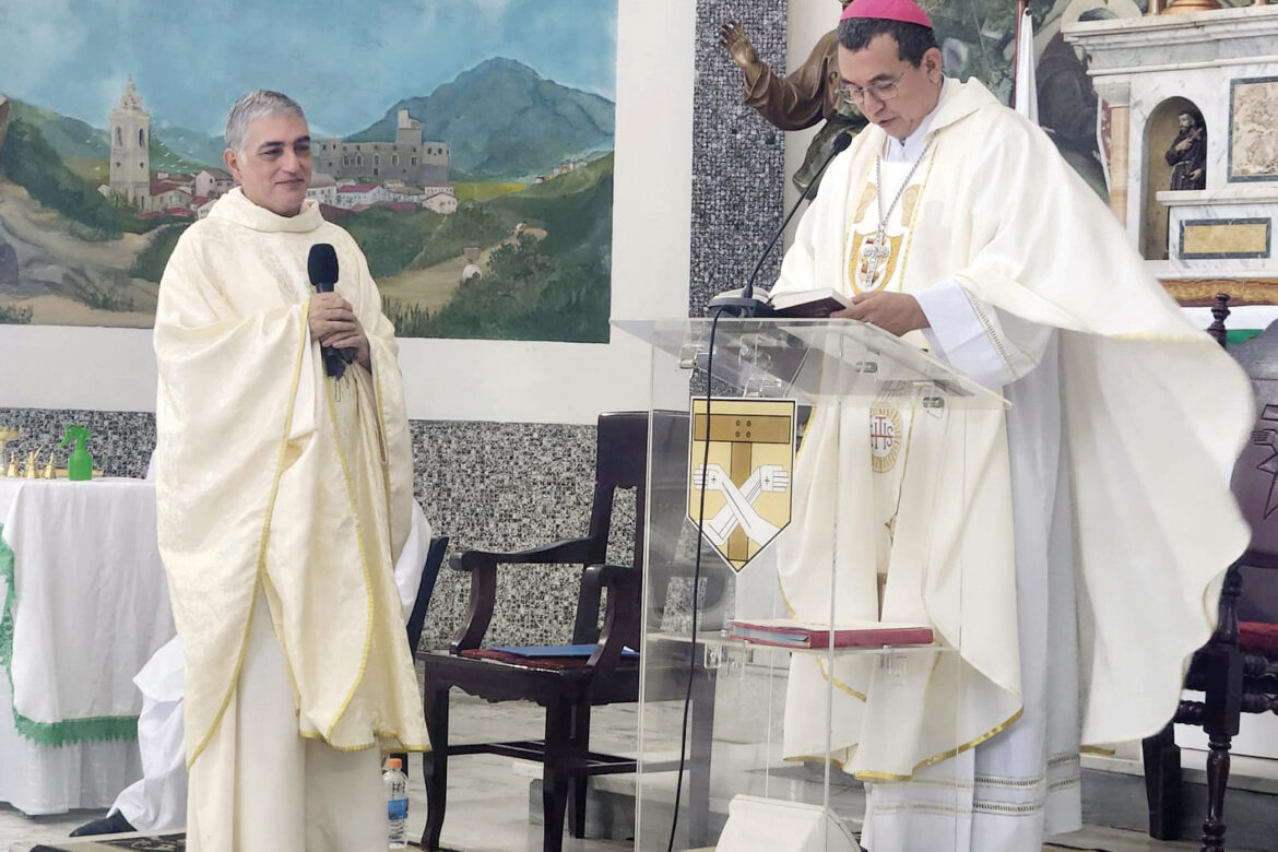 Iglesia Nuestra Señora del Carmen de  David, ya cuenta con nuevo párroco