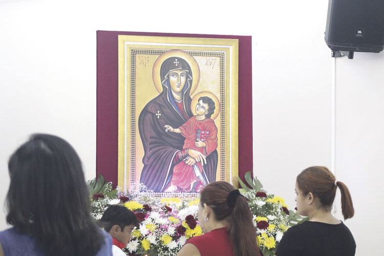 Un centro comercial, espacio de una capilla donde se vive la fe