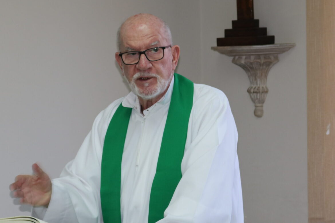 Padre Juan Rooney: un pastor que deja una huella imborrable