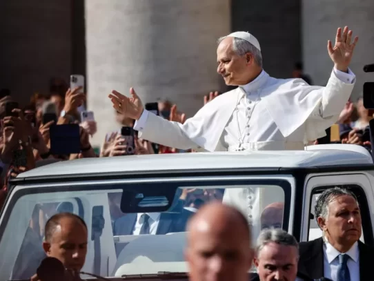 León XIV inicia su pontificado con llamado a una Iglesia unida y misionera
