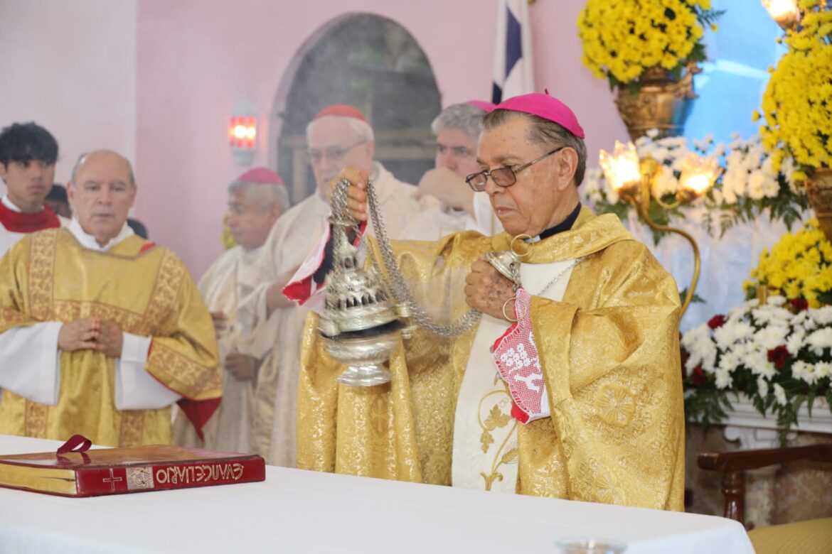 Acción de Gracias por los 50 años de episcopado de Monseñor José Dimas Cedeño
