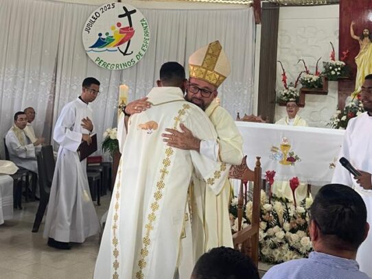 En Coclesito celebran la ordenación de un nuevo diácono