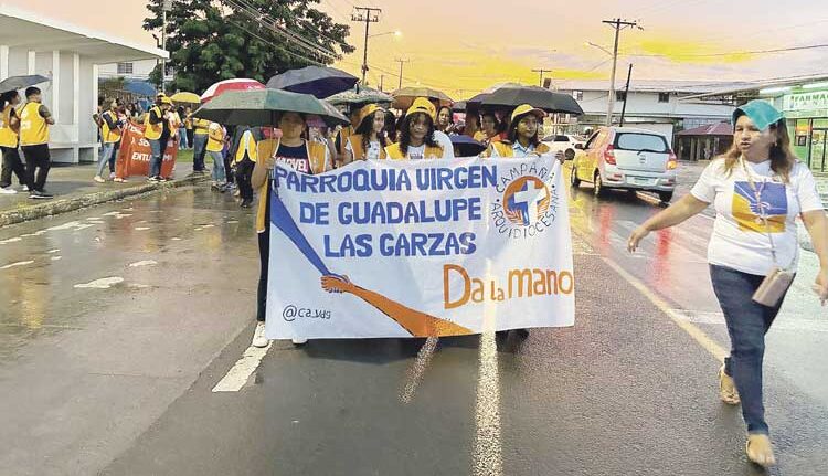 Voluntarios en acción: Campaña Arquidiocesana toca a tu puerta