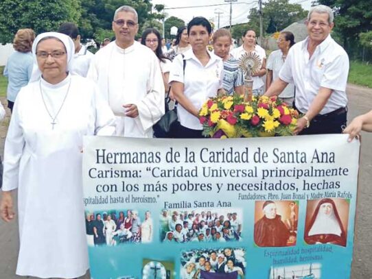 La incansable labor misionera de las Hermanas de la Caridad de Santa Ana