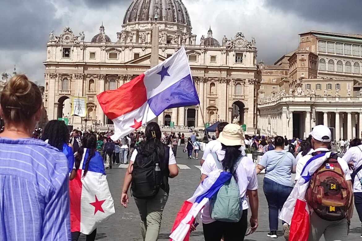 Monseñor Ulloa alienta a jóvenes panameños en el Jubileo