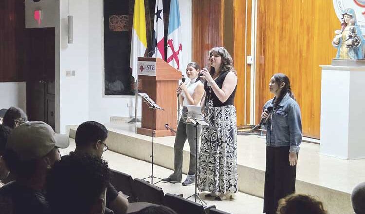 El Desván revive la historia de Santa María la Antigua 