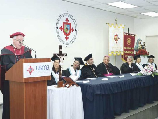 USMA confiere el máximo honor académico al arzobispo de Sevilla