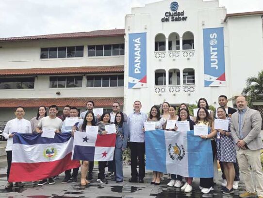 Firman convenio entre la Universidad Rafael Landívar y la Ciudad del Saber
