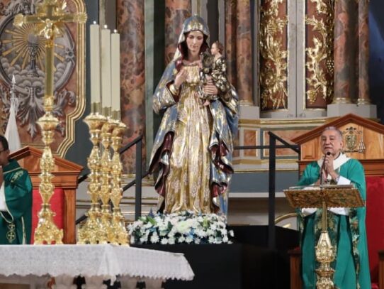 María, elegida por Dios y traída a Panamá