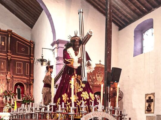Fieles se congregan en Portobelo para honrar al Cristo Negro