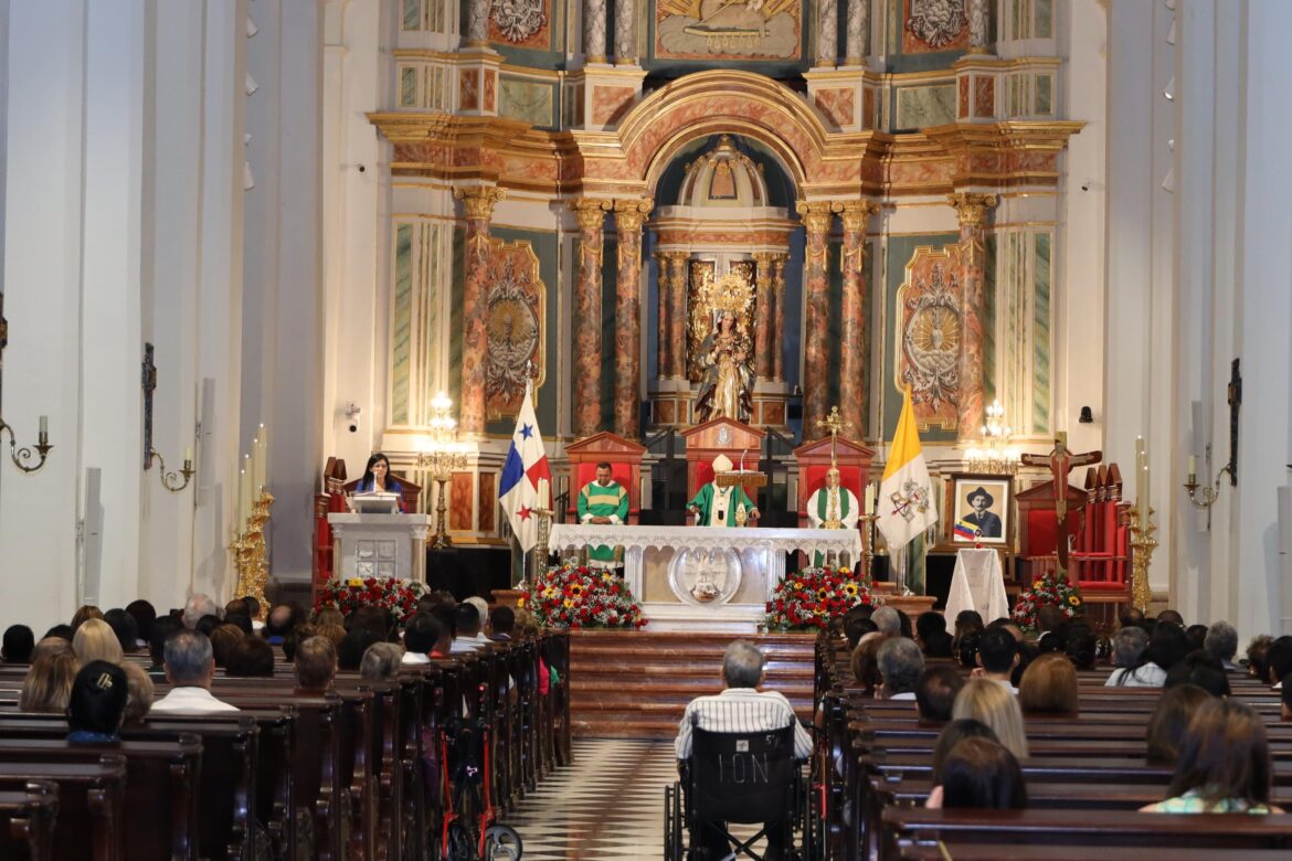 Monseñor Ulloa: “No nos resignemos ante la corrupción ni la indiferencia”