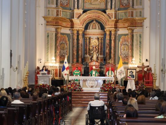 Monseñor Ulloa: “No nos resignemos ante la corrupción ni la indiferencia”