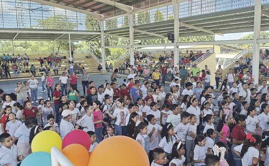 Niños que siembran esperanza en Jesús