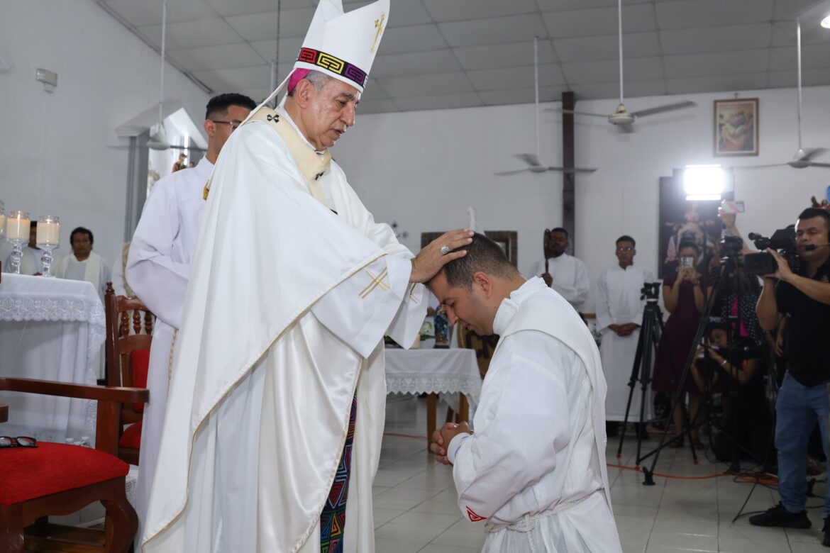 “La Iglesia necesita jóvenes valientes” dijo el Arzobispo  en la Ordenacion Sacerdotal de Gerdardo Elías Bolaños