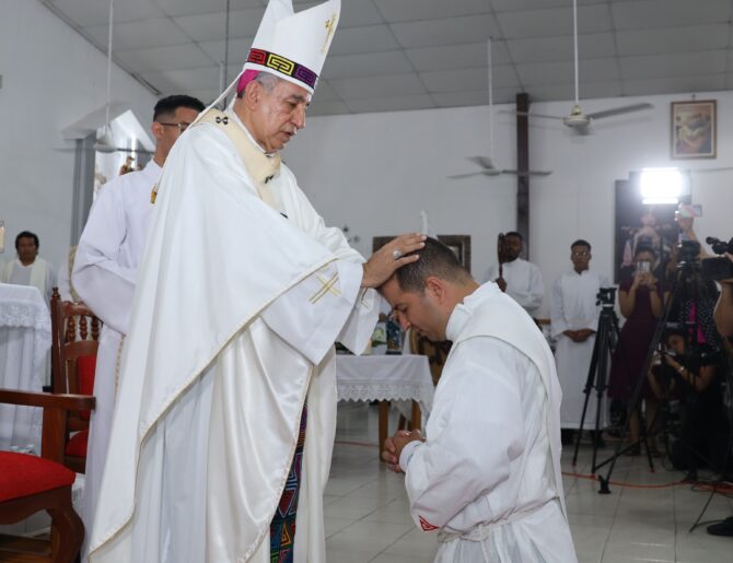 “La Iglesia necesita jóvenes valientes” dijo el Arzobispo  en la Ordenacion Sacerdotal de Gerdardo Elías Bolaños