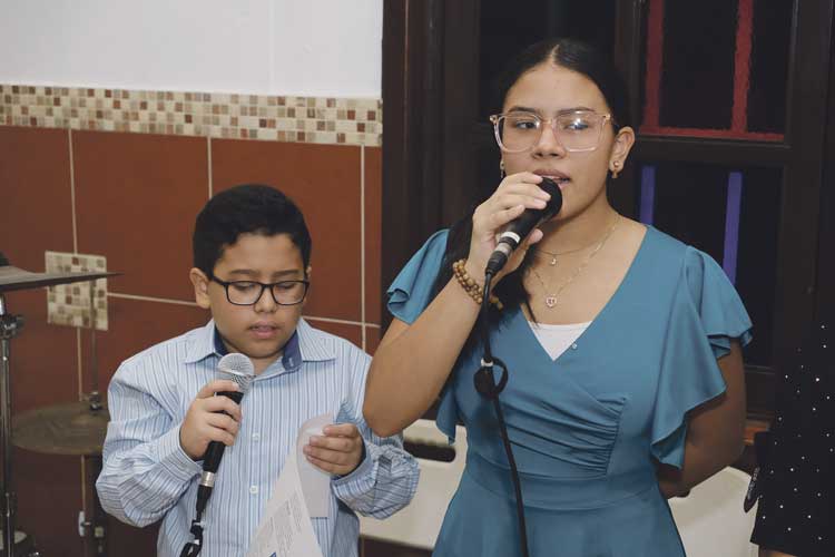 Canta con el corazón y deja que Dios sea escuchado