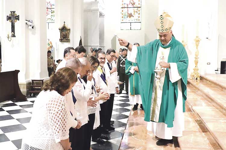 ¡Siempre vigilantes!, 75 años  adorando a Dios con el corazón