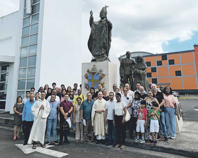 Restauran escultura y busto de Juan Pablo II