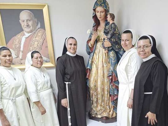 Visitan a hermanas que atienden la Casa Emaús