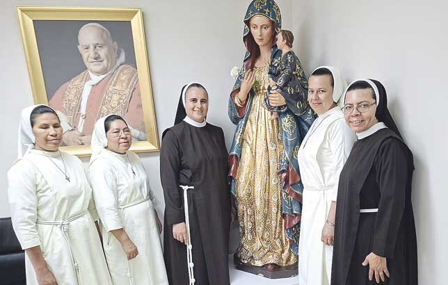 Visitan a hermanas que atienden la Casa Emaús