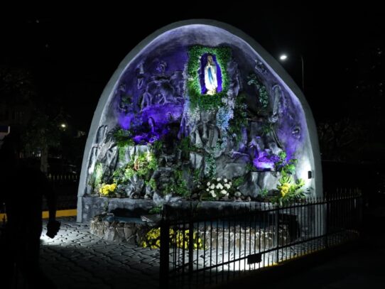 La Virgen de Lourdes, fe que brota en la gruta