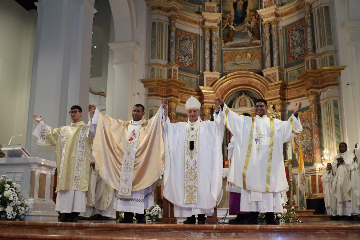 Panamá celebra la ordenación de un sacerdote y dos diáconos en la Catedral Basílica Santa María la Antiguaa