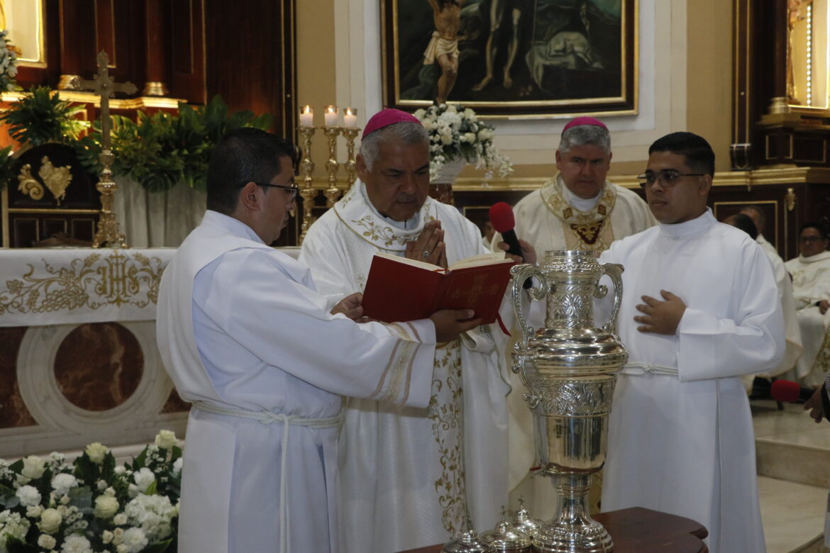 Misa Crismal en Chitré: llamado a sanar el corazón y renovar la misión de la Iglesia